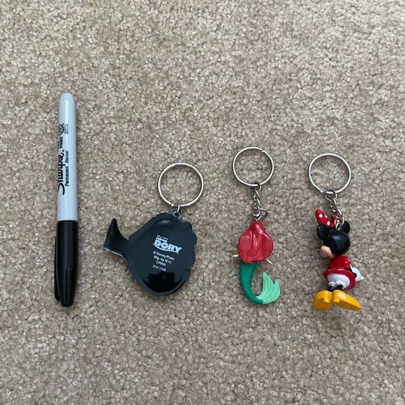 Disney Keychains Dory, Ariel, Minnie Mouse Collectible Park Accessories Backpack - Picture 8 of 8